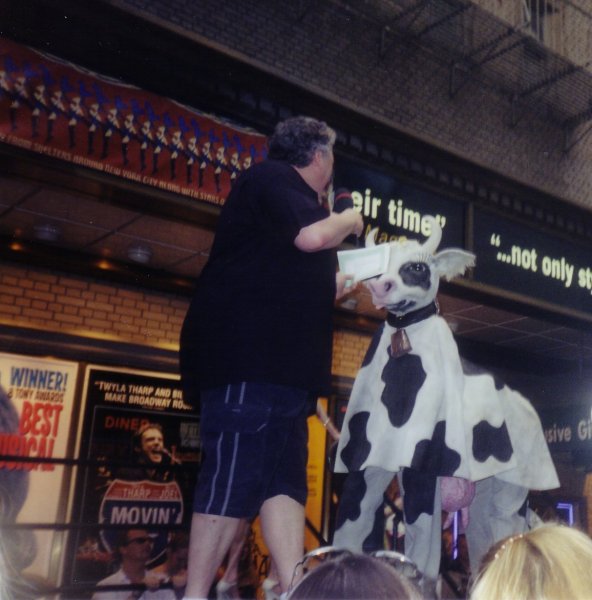 Harvey and the Cow, Width: 592, Height: 600, Size: 58KB